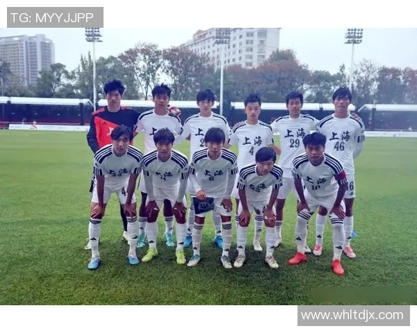 上海足球队比赛经验引发热议球迷对战术选择和球员表现展开激烈讨论 上海足球队比赛经验引发热议球迷对战术选择和球员表现展开激烈讨论